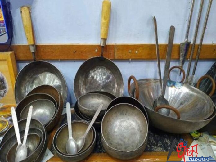 Distribution of iron utensils